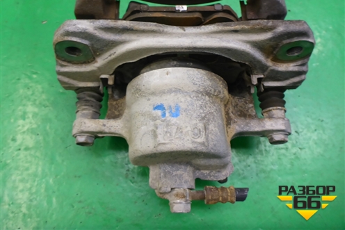 Суппорт передний левый для Toyota Isis c 2004-2018г (Исис)