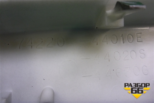 Накладка двери передней левой (7422044010E) для Toyota Isis c 2004-2018г (Исис)