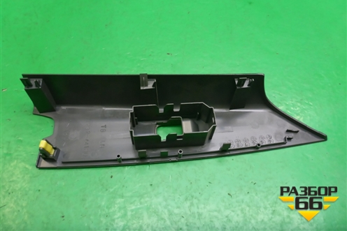 Накладка двери передней левой (7423244180) для Toyota Isis c 2004-2018г (Исис)