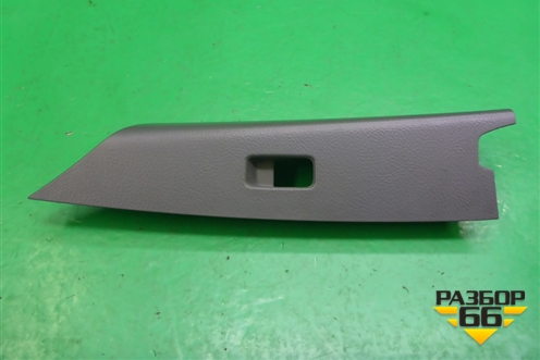 Накладка двери передней левой (7423244180) для Toyota Isis c 2004-2018г (Исис)