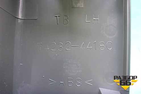 Накладка двери передней левой (7423244180) для Toyota Isis c 2004-2018г (Исис)