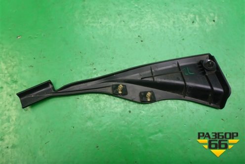 Накладка внутренняя для Toyota Isis c 2004-2018г (Исис)