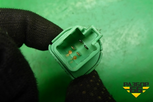 Датчик включения стопсигнала для Toyota Isis c 2004-2018г (Исис)