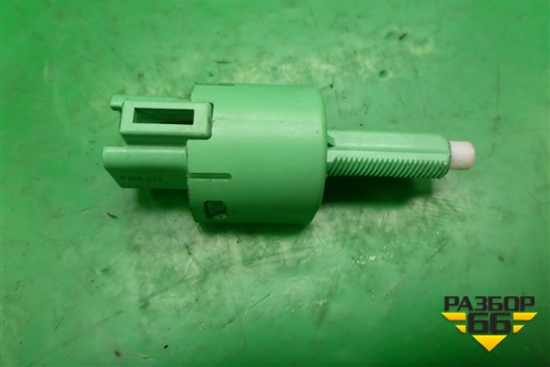 Датчик включения стопсигнала для Toyota Isis c 2004-2018г (Исис)