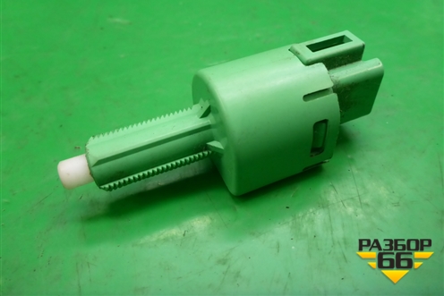 Датчик включения стопсигнала для Toyota Isis c 2004-2018г (Исис)