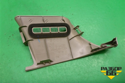 Накладка внутренняя (6221944030) для Toyota Isis c 2004-2018г (Исис)