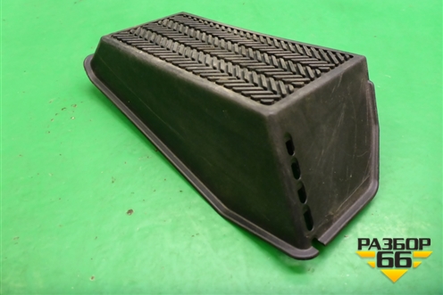 Накладка внутренняя (педаль отдыха) (5819068010) для Toyota Isis c 2004-2018г (Исис)