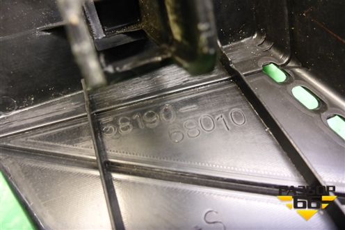 Накладка внутренняя (педаль отдыха) (5819068010) для Toyota Isis c 2004-2018г (Исис)