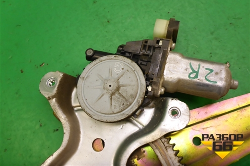 Стеклоподъёмник электрический задний правый для Toyota Isis c 2004-2018г (Исис)