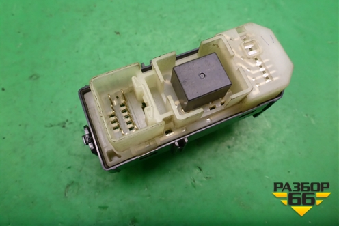 Кнопка стеклоподъёмника (8403044030) для Toyota Isis c 2004-2018г (Исис)