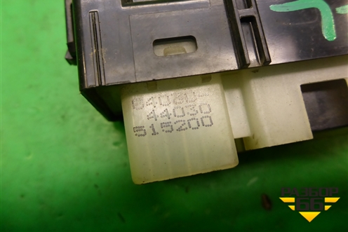 Кнопка стеклоподъёмника (8403044030) для Toyota Isis c 2004-2018г (Исис)