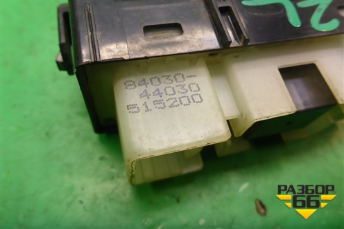 Кнопка стеклоподъёмника (8403044030) для Toyota Isis c 2004-2018г (Исис)