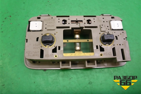 Плафон салонный для Toyota Isis c 2004-2018г (Исис)