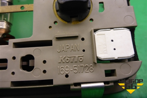 Плафон салонный для Toyota Isis c 2004-2018г (Исис)