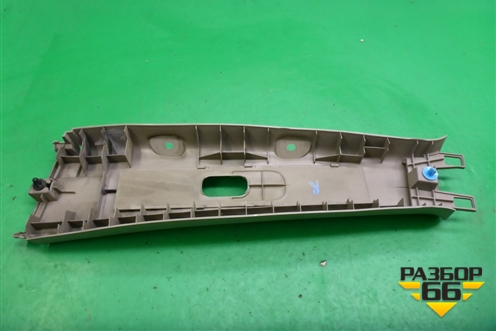 Обшивка стойки центральная верхняя правая (6241144090) для Toyota Isis c 2004-2018г (Исис)