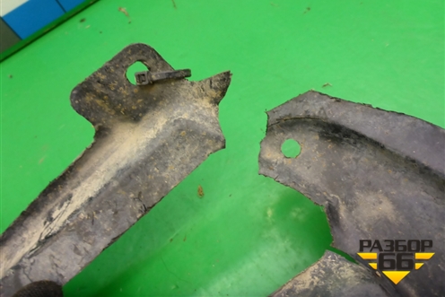 Пыльник двигателя нижний левый (5144244050) для Toyota Isis c 2004-2018г (Исис)