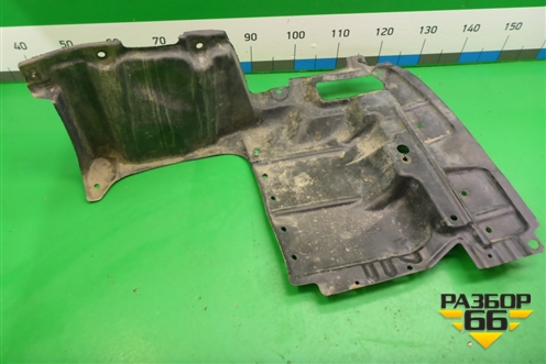 Пыльник двигателя нижний левый (5144244050) для Toyota Isis c 2004-2018г (Исис)