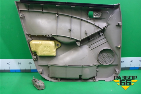 Обшивка двери передней правой под электрику (D761126310) для Toyota Isis c 2004-2018г (Исис)