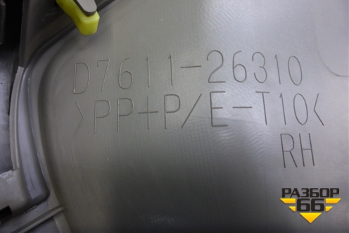 Обшивка двери передней правой под электрику (D761126310) для Toyota Isis c 2004-2018г (Исис)