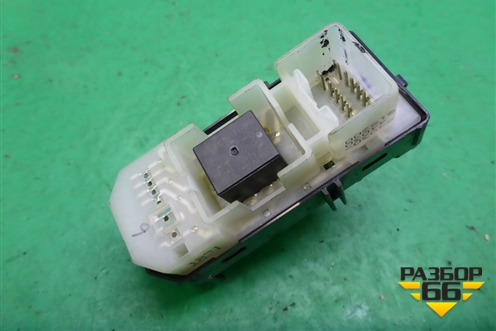 Кнопка стеклоподъёмника (8403044030) для Toyota Isis c 2004-2018г (Исис)