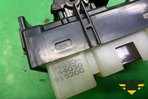 Кнопка стеклоподъёмника (8403044030) для Toyota Isis c 2004-2018г (Исис)