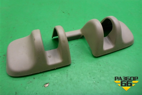 Накладка внутренняя (на петлю сиденья) (7937444010) для Toyota Isis c 2004-2018г (Исис)