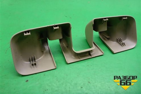 Накладка внутренняя (на петлю сиденья) (7937444010) для Toyota Isis c 2004-2018г (Исис)