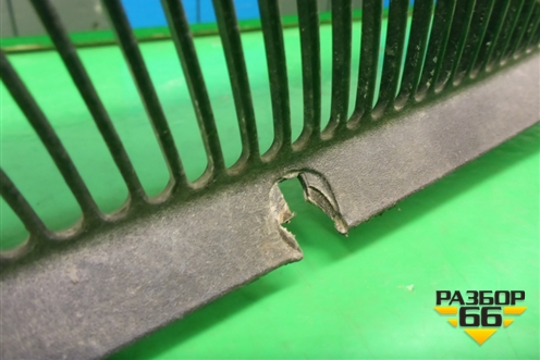 Решетка стеклоочистителей (13203618) для Opel Corsa D с 2006-2014г (Корса Д)