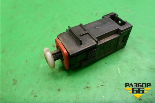 Датчик включения стопсигнала (55701395) для Opel Corsa D с 2006-2014г (Корса Д)