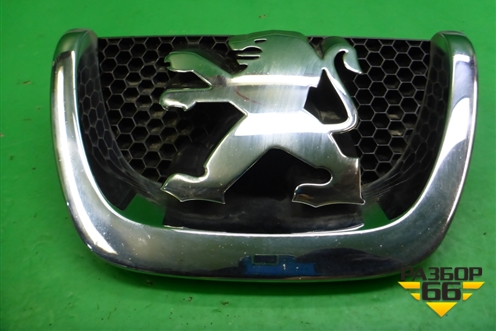 Эмблема в решетку радиатора (9649670480) для Peugeot 207 с 2006-2015г
