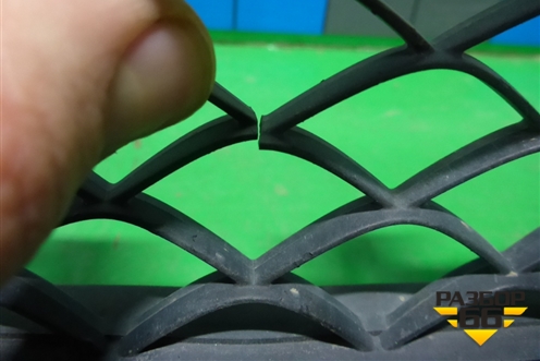 Кронштейн переднего бампера центральный (под парктроник) (A1668853965) для Mercedes Benz GLS-Klass X166 с 2015г (ГЛС)