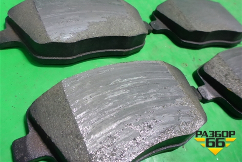 Колодки тормозные передние (ADB11147) для Skoda Fabia с 2007-2014г (Фабия)