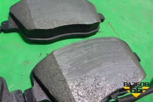 Колодки тормозные передние (ADB11147) для Skoda Fabia с 2007-2014г (Фабия)