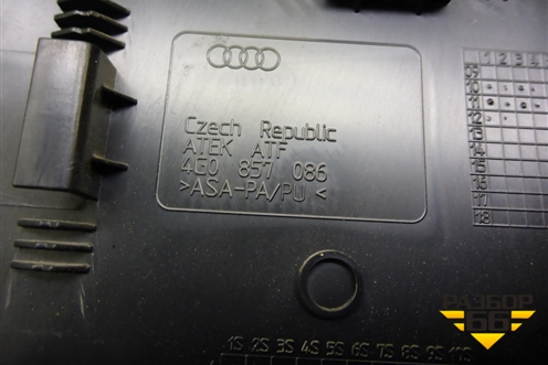 Накладка на торпедо (боковая правая) (4G0857086) для Audi A6 (C7) с 2011-2018г (А6)