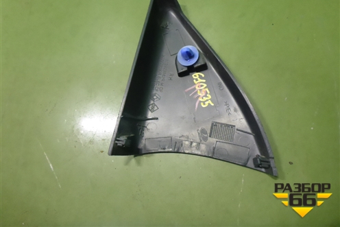 Накладка двери передней правой уголок (802923883R) для Renault Logan II с 2012г (Логан)