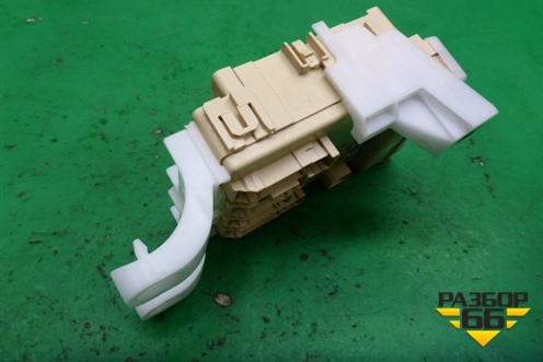 Блок предохранителей салонный (8273042811) для Toyota Rav-4 с 2012-2019г (Рав 4)