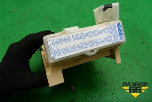 Блок предохранителей салонный (8273042811) для Toyota Rav-4 с 2012-2019г (Рав 4)