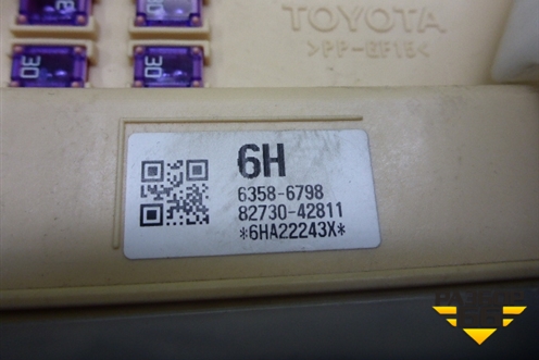 Блок предохранителей салонный (8273042811) для Toyota Rav-4 с 2012-2019г (Рав 4)