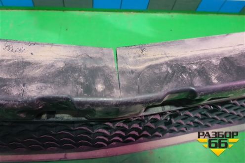 Решетка в передний бампер центральная (A1668850065) для Mercedes Benz ML-Klass W166 c 2011г (МЛ)