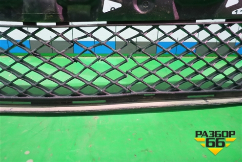 Решетка в передний бампер центральная (A1668850065) для Mercedes Benz ML-Klass W166 c 2011г (МЛ)