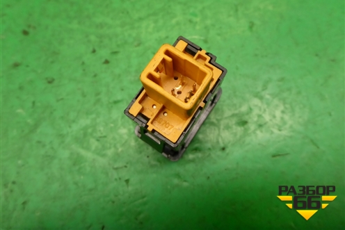 Кнопка для Isuzu Giga (C-series) с 1994-2015г (Гига)