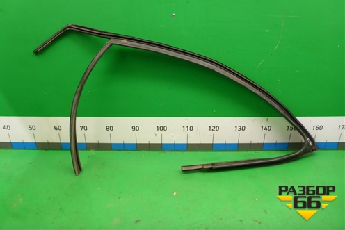 Уплотнитель стекла двери передней правой для Volkswagen Polo (седан) с 2010г (Поло)