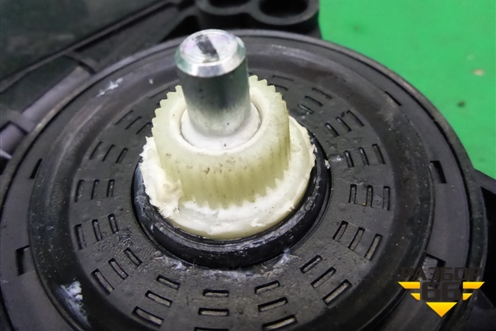 Моторчик стеклоподъёмника передний правый (82460A2010) для Kia Ceed с 2012-2018г (Сид 2)