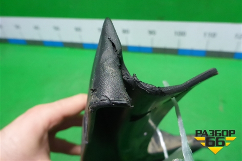 Брызговик задний правый (30744144) для Volvo XC70 с 2007г (ХС70)