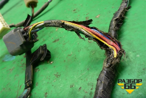 Проводка двери передней левой (MN151094) для Mitsubishi Lancer-9  с 2003-2008г (Лансер)