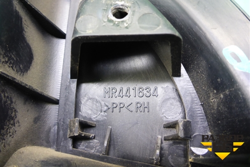 Накладка двери передней правой уголок (MR441634) для Mitsubishi Lancer-9  с 2003-2008г (Лансер)