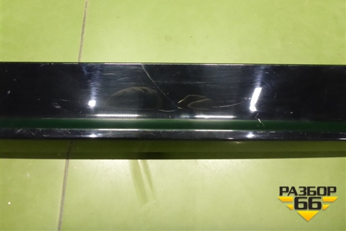 Спойлер на дверь багажника (правый на стекло) (4M0854872A) для Audi Q7 c 2015г (Ку 7)