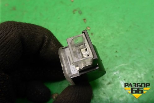 Плафон салонный (в обшивку двери) (5B0947415B) для Skoda Superb с 2001-2008г (Суперб)