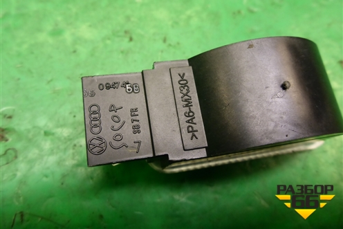 Плафон салонный (в обшивку двери) (5B0947415B) для Skoda Superb с 2001-2008г (Суперб)