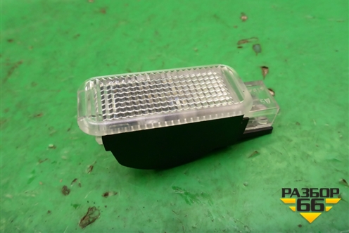 Плафон салонный (в обшивку двери) (5B0947415B) для Skoda Superb с 2001-2008г (Суперб)